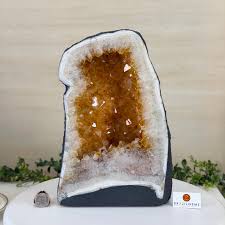 Crystal Specimens & Statement Pieces